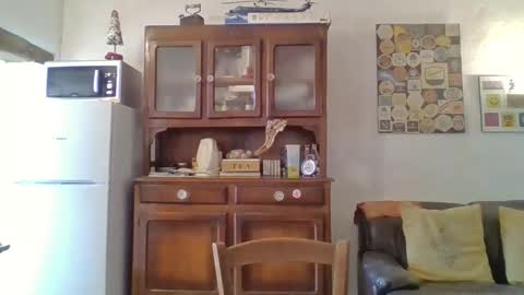 22esserre online show from December 23, 1:13 pm