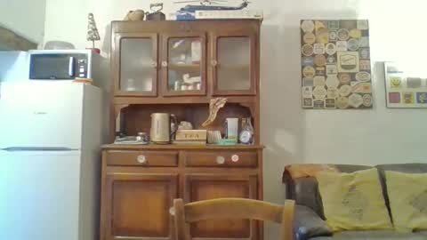 22esserre online show from December 1, 12:41 pm