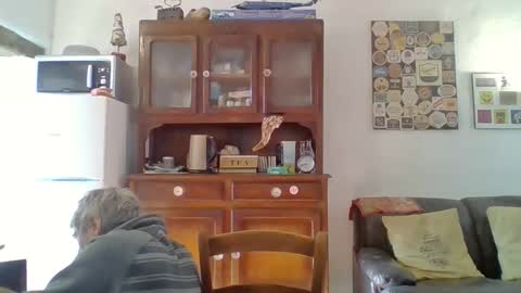 22esserre online show from January 14, 12:10 pm