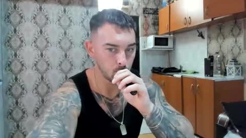 2sexymuscles online show from November 8, 8:23 pm