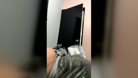 3034940_ online show from February 25, 10:44 pm