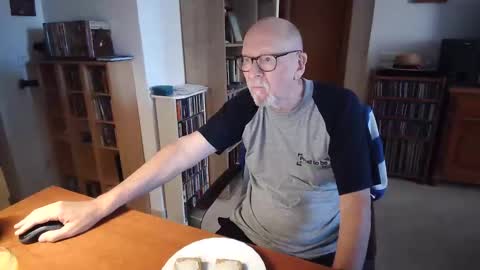  Papi  online show from April 19, 8:58 am