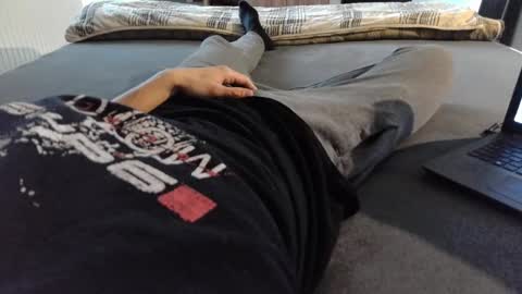 87johnny online show from December 25, 8:07 am