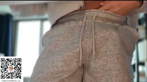 8incher NYC online show from February 6, 2:58 pm