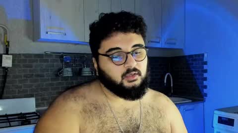 Snapshot of _alan_bear_ chatting on December 12, 9:58 pm Alan online show from December 12, 9:58 pm