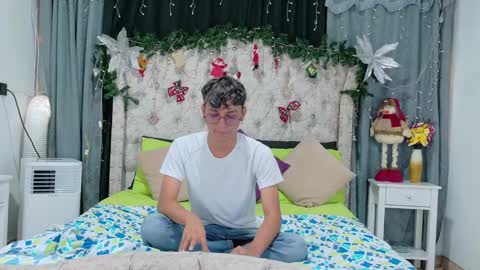 Andres online show from December 18, 6:57 pm