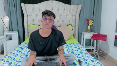 Andres online show from December 2, 7:03 pm