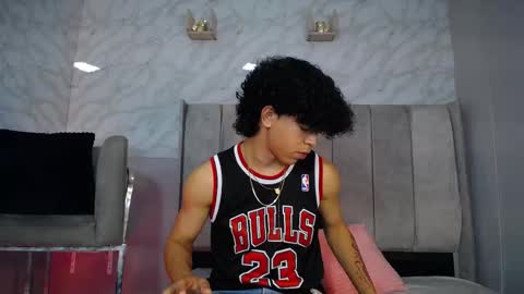 _king_hot1_ online show from February 28, 12:10 am