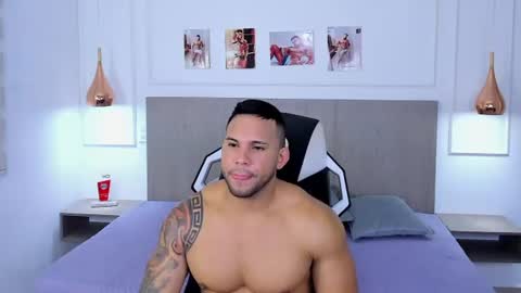 _matthew_santos_ online show from August 7, 11:33 pm