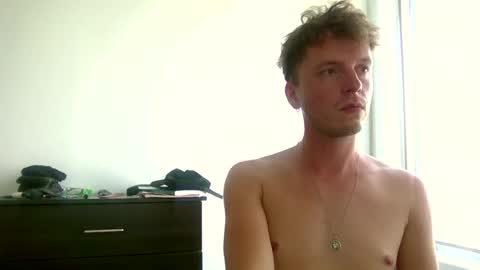 _max_e online show from August 8, 9:44 pm