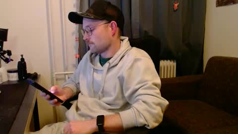 _whoisthatguy_ online show from December 18, 3:52 pm