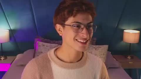 Aaron Ezequiel online show from July 24, 1:07 pm