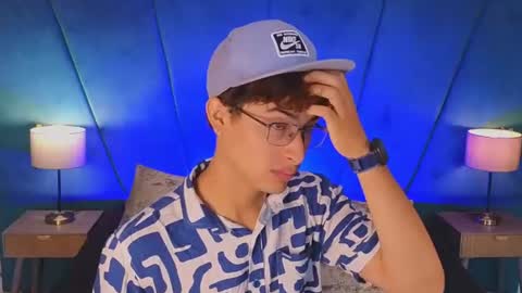 Aaron Ezequiel online show from July 29, 1:43 pm