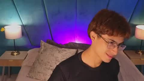 Aaron Ezequiel online show from July 23, 12:57 pm