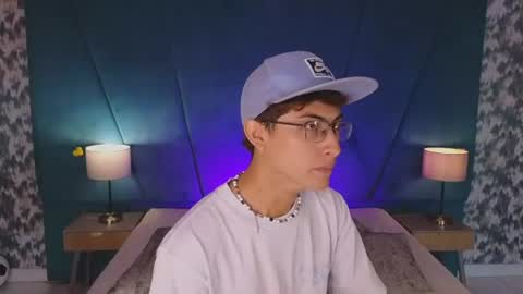 Aaron Ezequiel online show from July 26, 1:19 pm