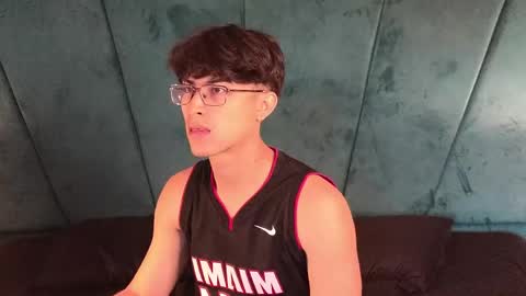 Aaron Ezequiel online show from April 11, 12:31 pm