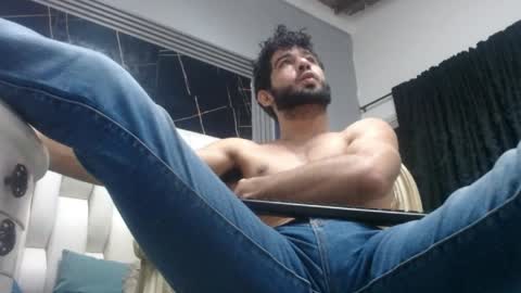 aaron_jones_1 online show from June 4, 7:03 am