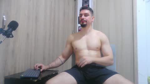 Aaron kwok online show from December 2, 3:09 am