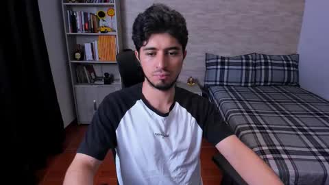 Aaron online show from November 29, 10:45 pm