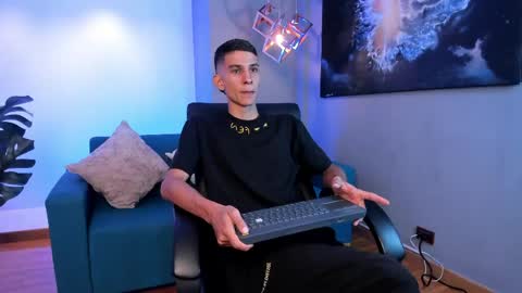 Aaron online show from April 20, 8:44 pm