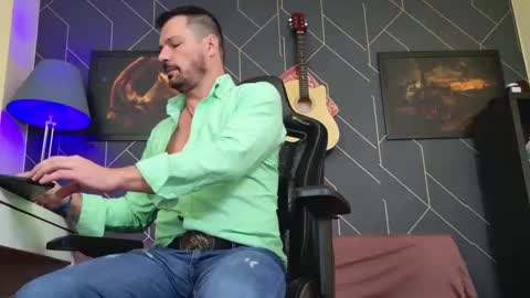 Aaron online show from December 4, 12:45 pm