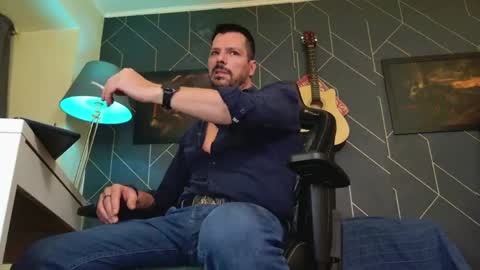 Aaron online show from March 22, 9:09 pm