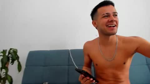 Independence model AbelAsburgo online show from March 20, 1:15 pm