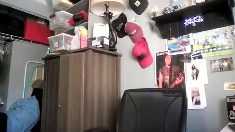 AJ online show from June 1, 6:52 pm