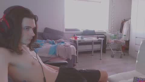 Snapshot of abobus123 chatting on February 25, 12:24 pm hi cum in pvt noi extra tip online show from February 25, 12:24 pm