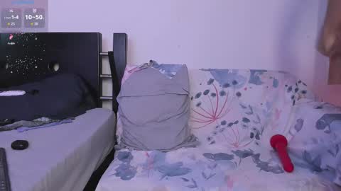 centric independent model   online show from March 19, 3:48 pm