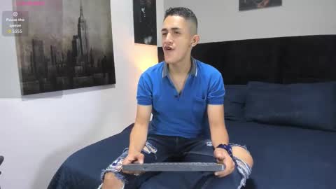 adam_walker_1 online show from March 29, 5:02 pm