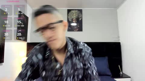 adam_walker_1 online show from March 22, 4:12 pm