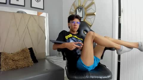 Adams Bobby online show from October 29, 12:19 pm