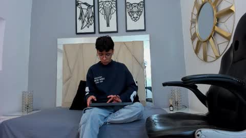 Adams Bobby online show from November 25, 11:34 am