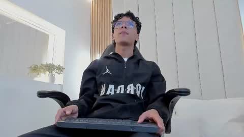 Adams Bobby online show from July 29, 11:09 am