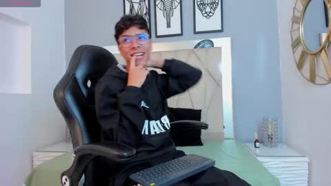 Adams Bobby online show from November 30, 11:23 am