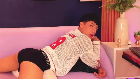 Adan  online show from June 3, 2:33 pm