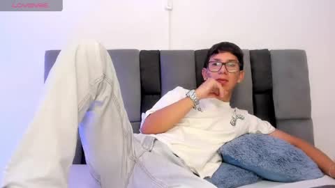 adrien_silex online show from April 15, 5:13 pm