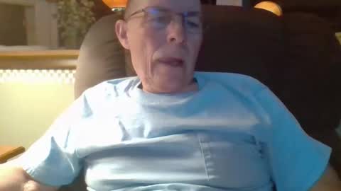 aguynrkfrd online show from September 30, 9:57 am