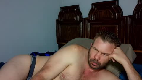 Blue Eyed Handsome Man online show from March 5, 1:35 am