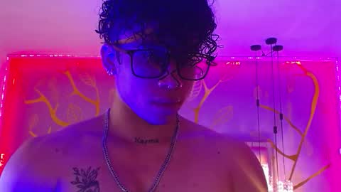 akazaboy online show from November 3, 5:33 am