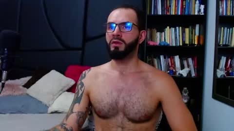 akiles online show from December 16, 11:01 pm