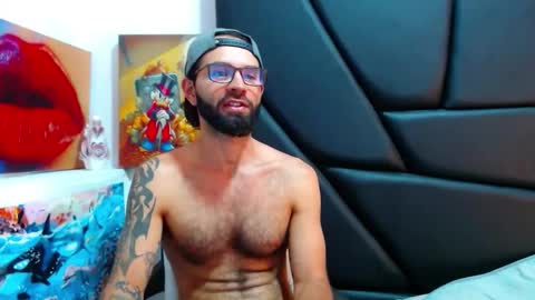 akiles online show from April 14, 12:00 am