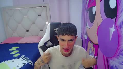 Akyra latin online show from February 12, 12:33 pm