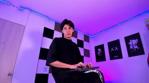 Alan Boy online show from June 19, 1:33 am