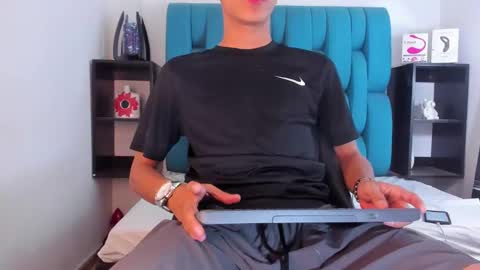 Snapshot of alannaughty_ chatting on January 19, 11:01 am alannaughty_ online show from January 19, 11:01 am