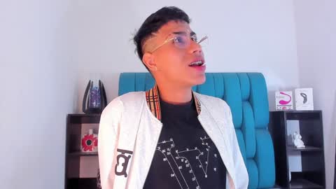 Snapshot of alannaughty_ chatting on January 19, 1:00 am alannaughty_ online show from January 19, 1:00 am