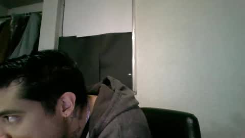 albertoarenas16 online show from May 26, 5:36 am