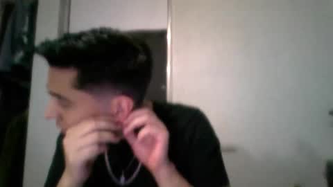 albertoarenas16 online show from June 2, 3:18 am