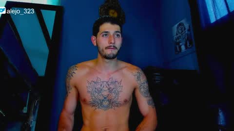 alejo_323__ online show from April 4, 1:52 pm